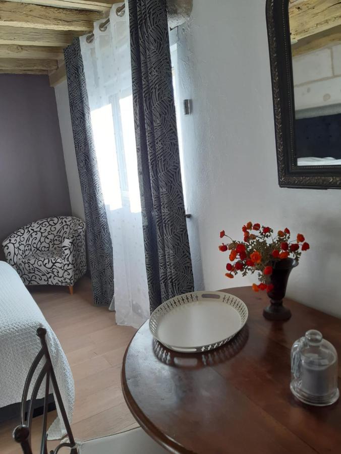 Agreables Chambres D'Hotes Dans Maison Xviiie Vineuil  Exterior foto